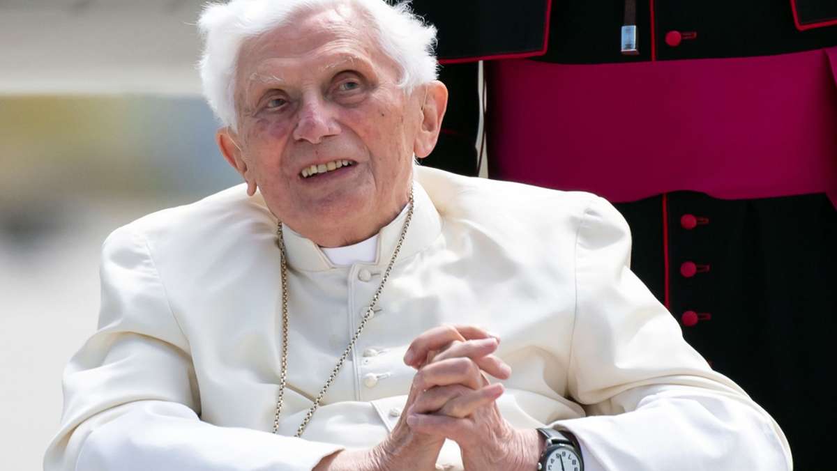 Nachruf auf Papst Benedikt XVI.: Der erste Papst der Neuzeit, der sein Amt niederlegte