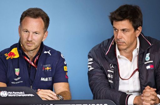 Red-Bull-Teamchef Christian Horner (li.) und Mercedes-Motorsportchef Toto Wolff sind nicht gut aufeinander zu sprechen. Foto: dpa/Georg Hochmuth