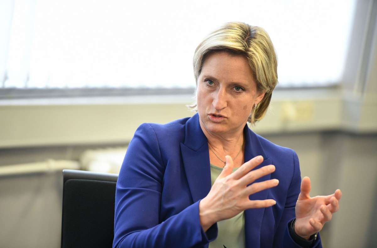 Nicole Hoffmeister-Kraut: Ministerin drängt auf Ausweitung der Corona-Überbrückungshilfe