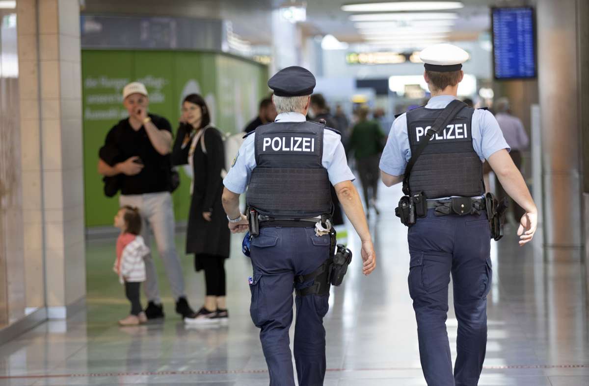 Flughafen Stuttgart: Mann muss 4455 Euro an Bundespolizei abtreten