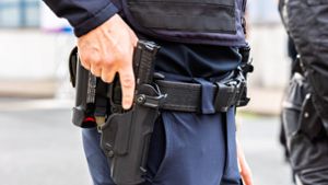 25-Jähriger geht mit Messer auf Polizisten zu - Schuss ins Bein