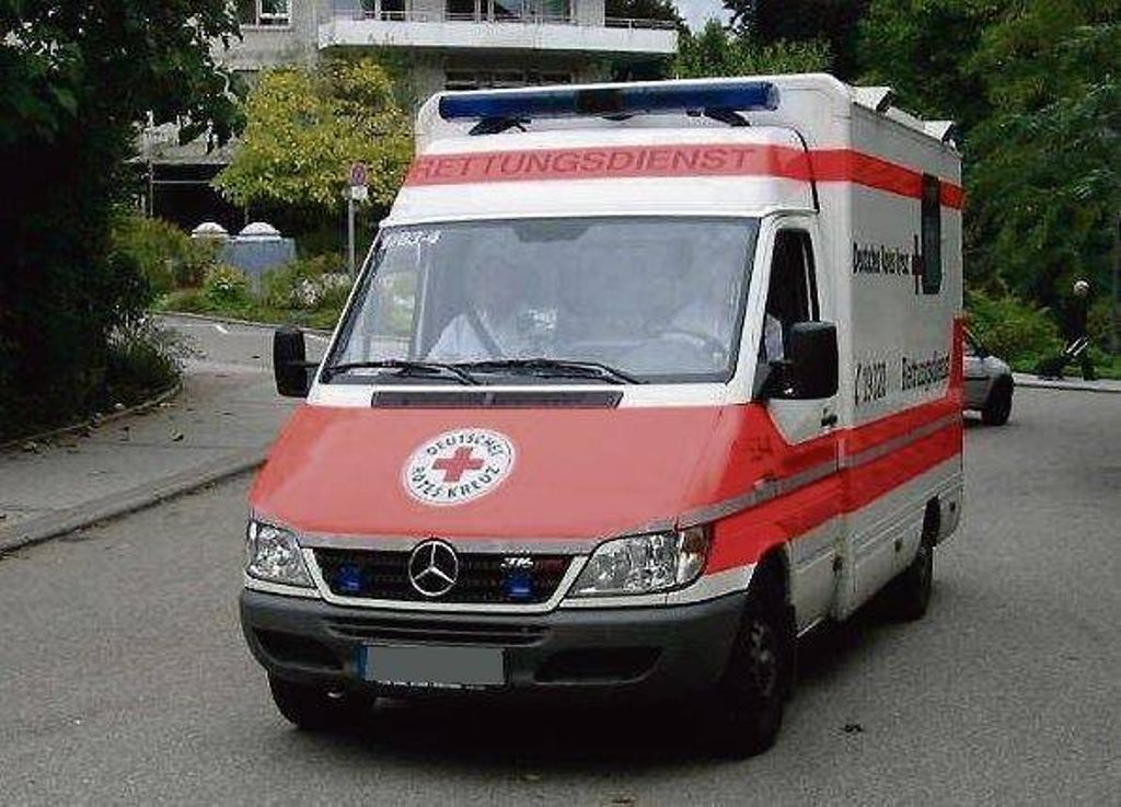 Radfahrer nach Unfall in Esslingen in Klinik eingeliefert