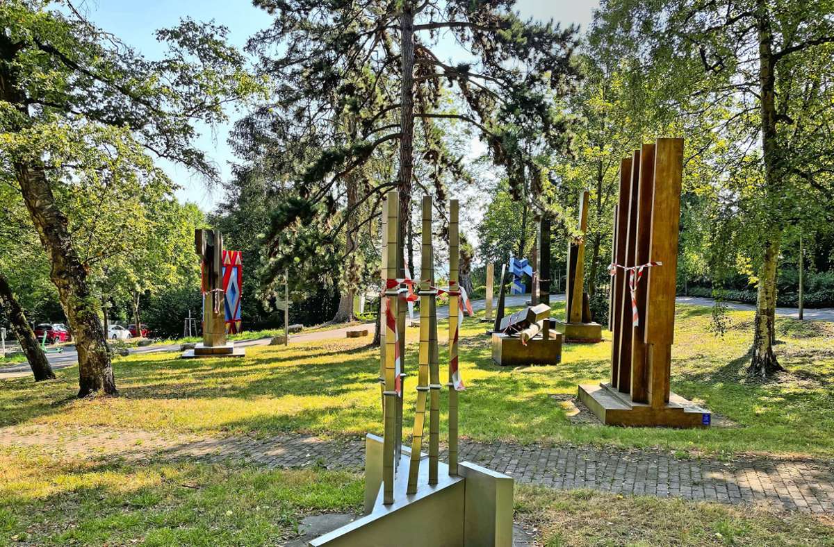 Kunststreit um Hajek in Stuttgart: Künstler-Sohn lässt Skulpturen des Vaters abbauen