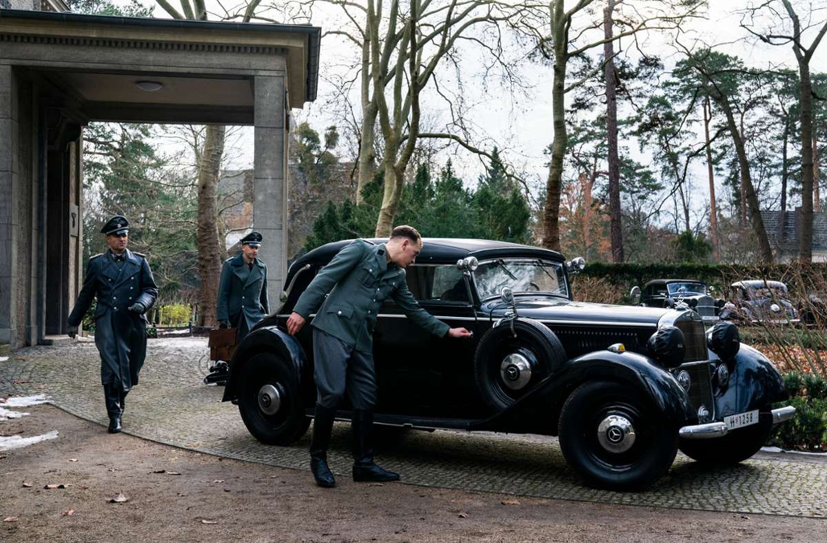 Der Chef kommt: Reinhard Heydrich, Chef des Reichssicherheitshauptamts, fährt vor.