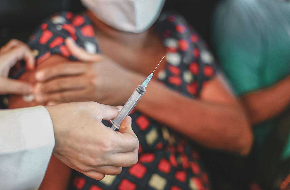 Studie der Universität Oxford: Nebenwirkungen bei gemischter Corona-Impfung etwas häufiger