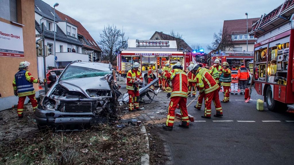 12.02.2018 - Bei einem Verkehrsunfall in Sielmingen wurde ein Mann tödlich verletzt.
