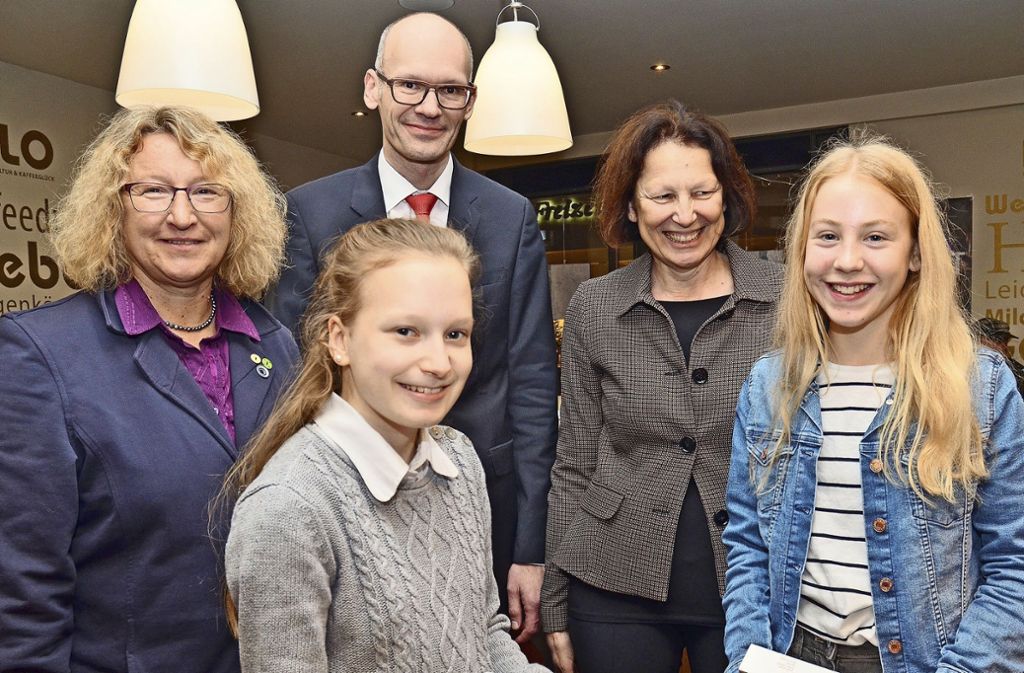 Emilia Pauli und Ann-Kathrin Spieth gewinnen mit ihren Geschichten den Schülerschreibwettbewerb: Erfolgreiche Nachwuchs-Autorinnen