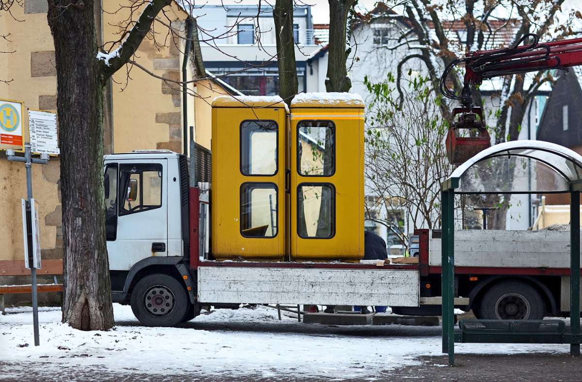 Bis 2010  gehörten sogar die gelbe Zellen zum Stadtbild in Nürtingen. Jetzt werden  die letzten öffentlichen Telefone abgebaut. Foto: /Horst Rudel