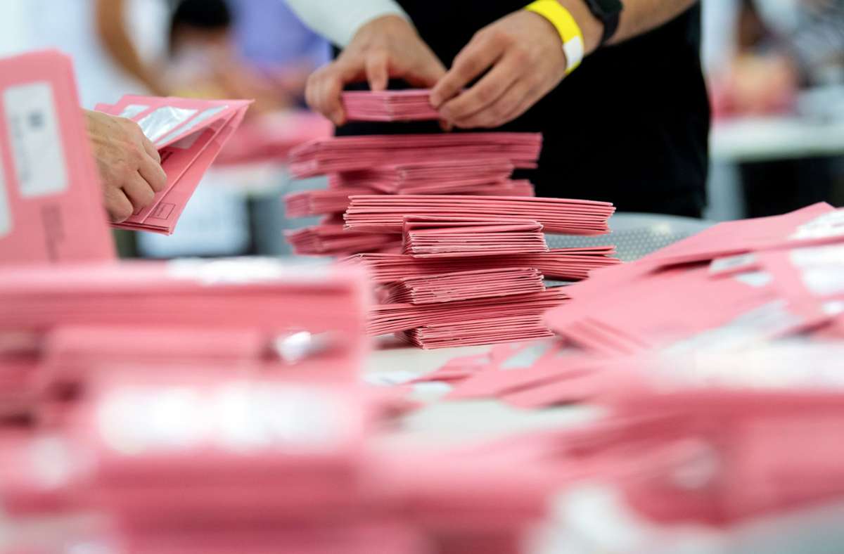 Wegen einem hohen Briefwahlanteil haben bis zum frühen Nachmittag weniger Wählerinnen und Wähler als vor vier Jahren ihre Stimme abgegeben.