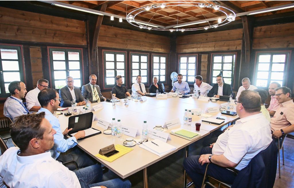Sozialminister Manfred Lucha trifft 14 Bürgermeister aus dem Wahlkreis Kirchheim: Sozialminister trifft Bürgermeister