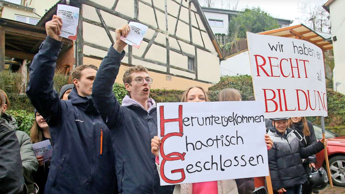 Herzog-Christoph-Gymnasium  in Beilstein: Unverhofft früher Ferien: Schüler demonstrieren