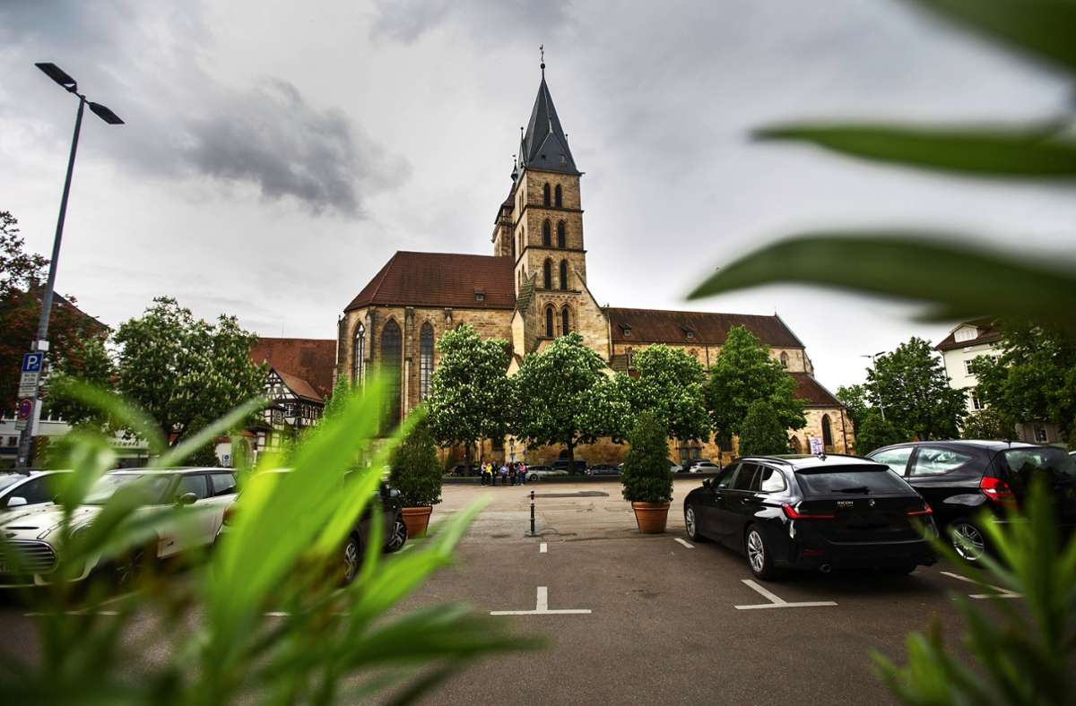 Parkplätze und Autoverkehr in Esslingen: Händler vom Wochenmarkt wollen Parkplätze erhalten