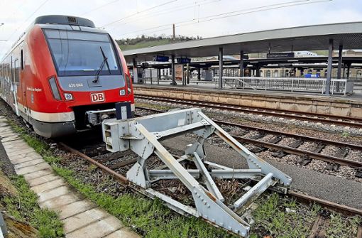 Ein Bild vom Warnstreiktag am Esslinger Bahnhof: Die S-Bahn steht auf dem Abstellgleis, die Bahnsteige sind verwaist. Foto: Elke Hauptmann
