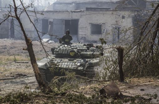 Die Ukraine kauft Panzer und Artillerie mit dem Geld aus der EU. (Archivbild) Foto: dpa/Oleksandr Ratushniak