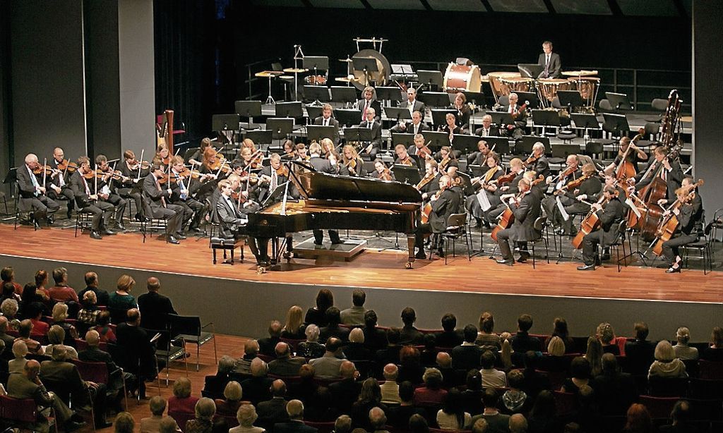 ESSLINGEN:  Die Junge Süddeutsche Philharmonie lässt Gustav Mahlers mehrfach umgearbeitetes 70-Minuten-Stück im Neckar Forum zu einem Erlebnis werden: „Die Fünfte ist ein verfluchtes Werk“