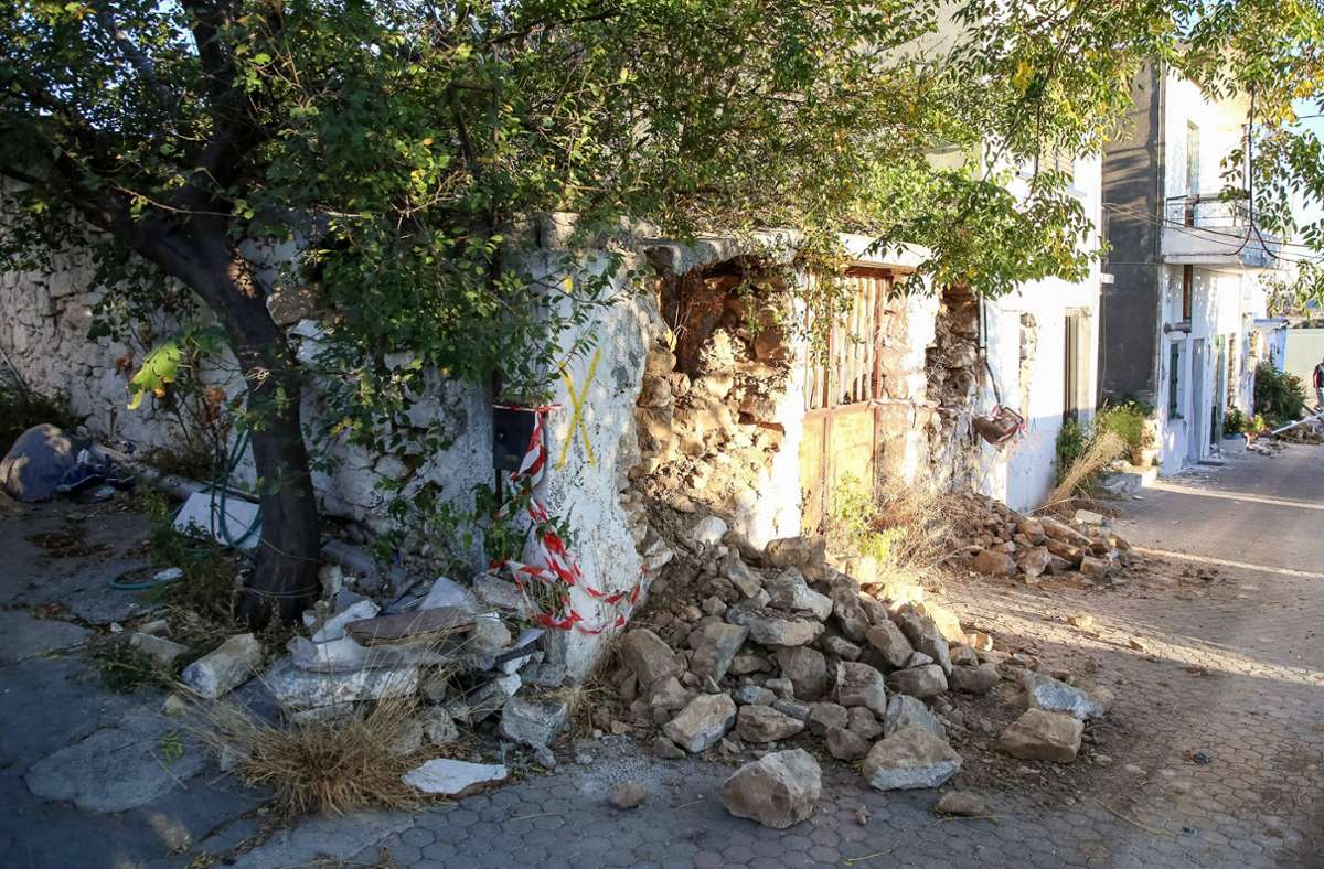 Das Erdbeben am Montag hatte schwere Schäden angerichtet. Foto: imago images/ANE Edition/Stefanos Rapanis