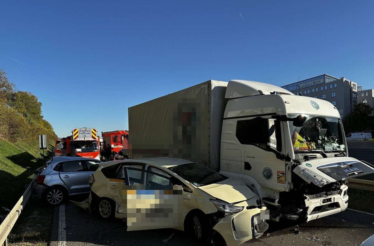 Verkehr in der Region Stuttgart: Unfallchaos auf der Autobahn