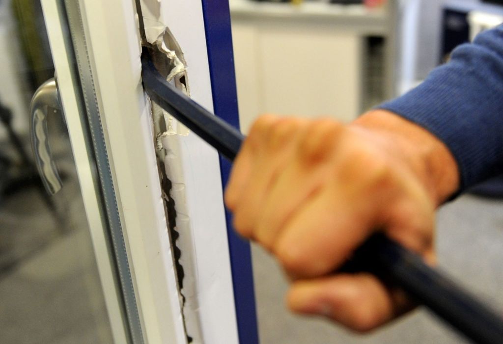Täter schlagen in Apotheke in Hochdorf zu: Einbrecher stehlen 100-Kilogramm-Tresor