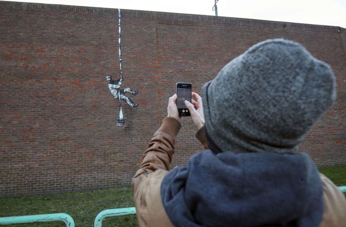 An Gefängnismauer im britischen Reading: Mutmaßlich neuer Banksy aufgetaucht