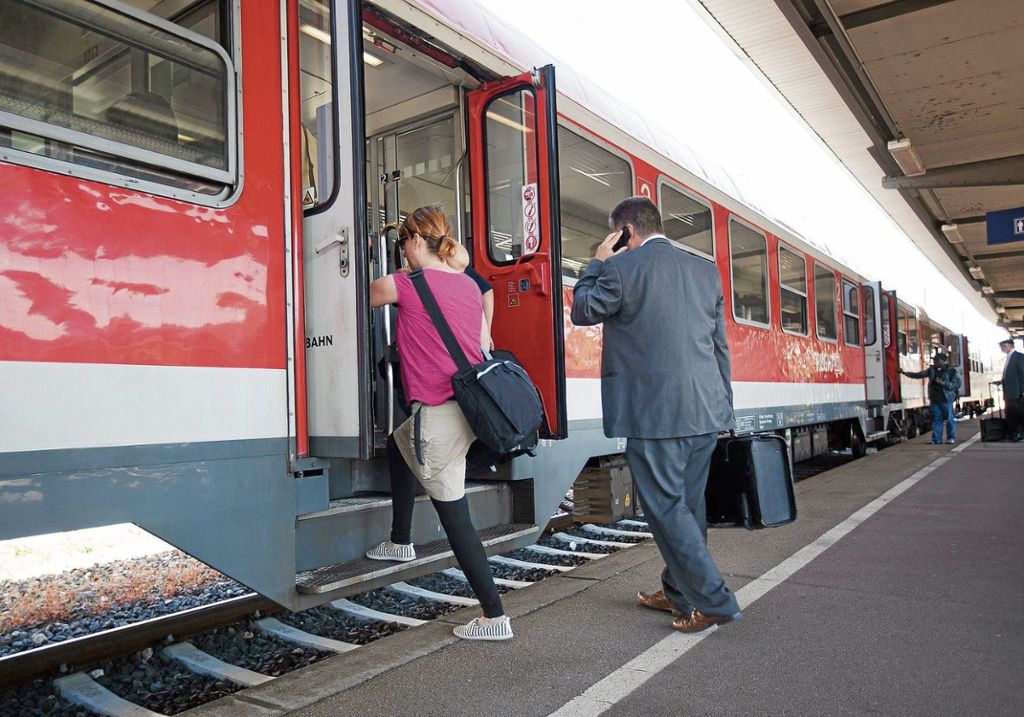 Fahrgäste müssen sich auf größere Einschrämkungen einstellen: Bahn: Sperrung bei Rastatt könnte 14 Tage dauern