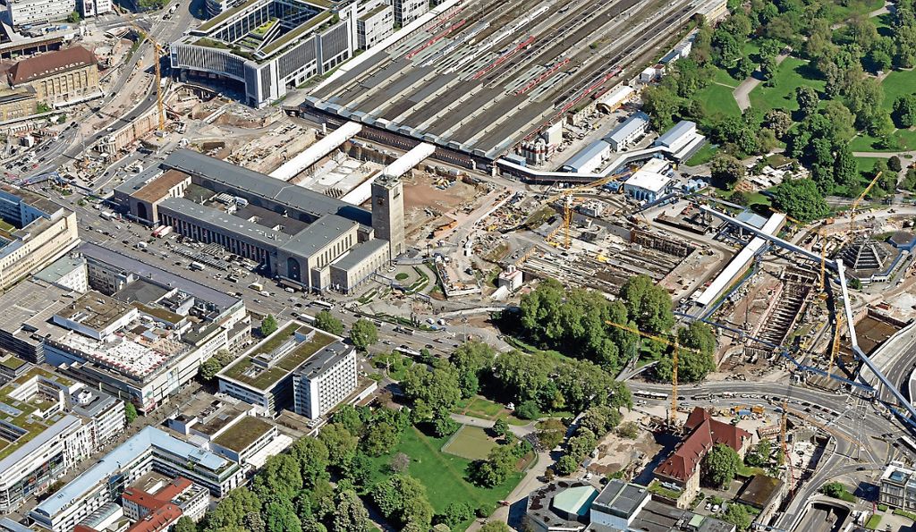 Bis November wird eine Fahrspur in Richtung Gebhard-Müller-Platz gesperrt: Neue Verkehrsführung am Bahnhof