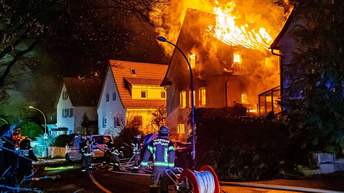 Als die Feuerwehr eintraf, stand das Haus in Stuttgart-Lederberg schon in Vollbrand.