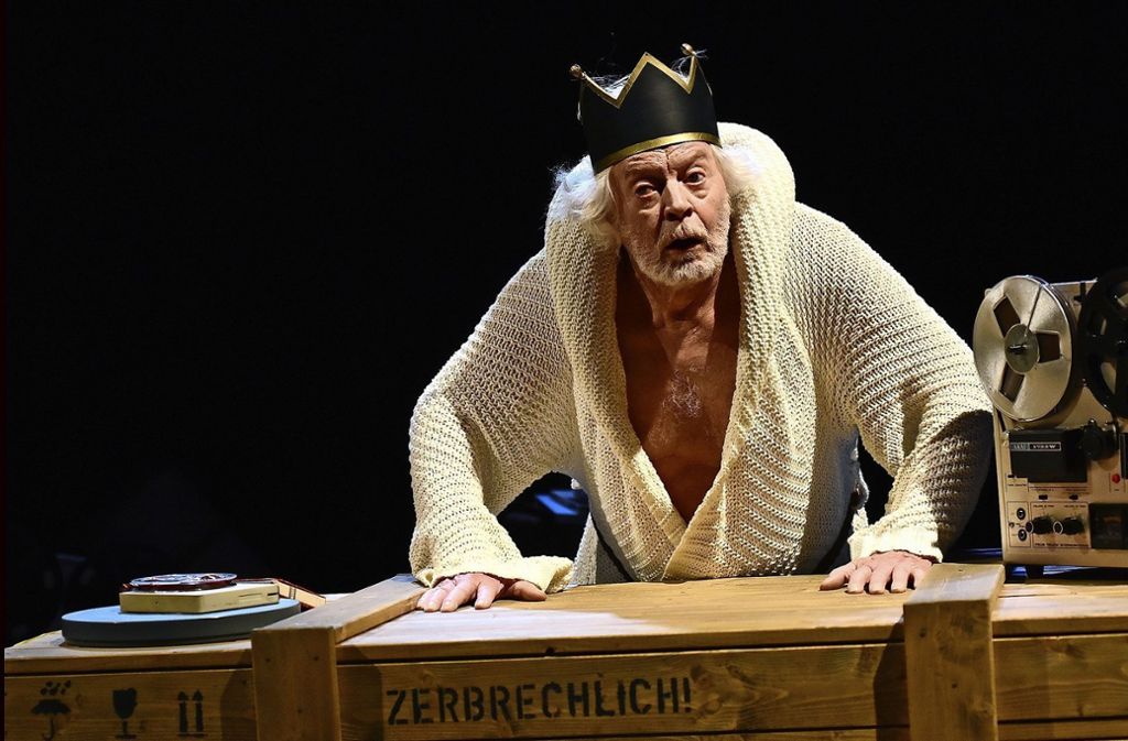 Im Stuttgarter zeigt „EGON king MADSEN lear“ den Ballettstar als Shakespeare-Helden: Verblassende Geister