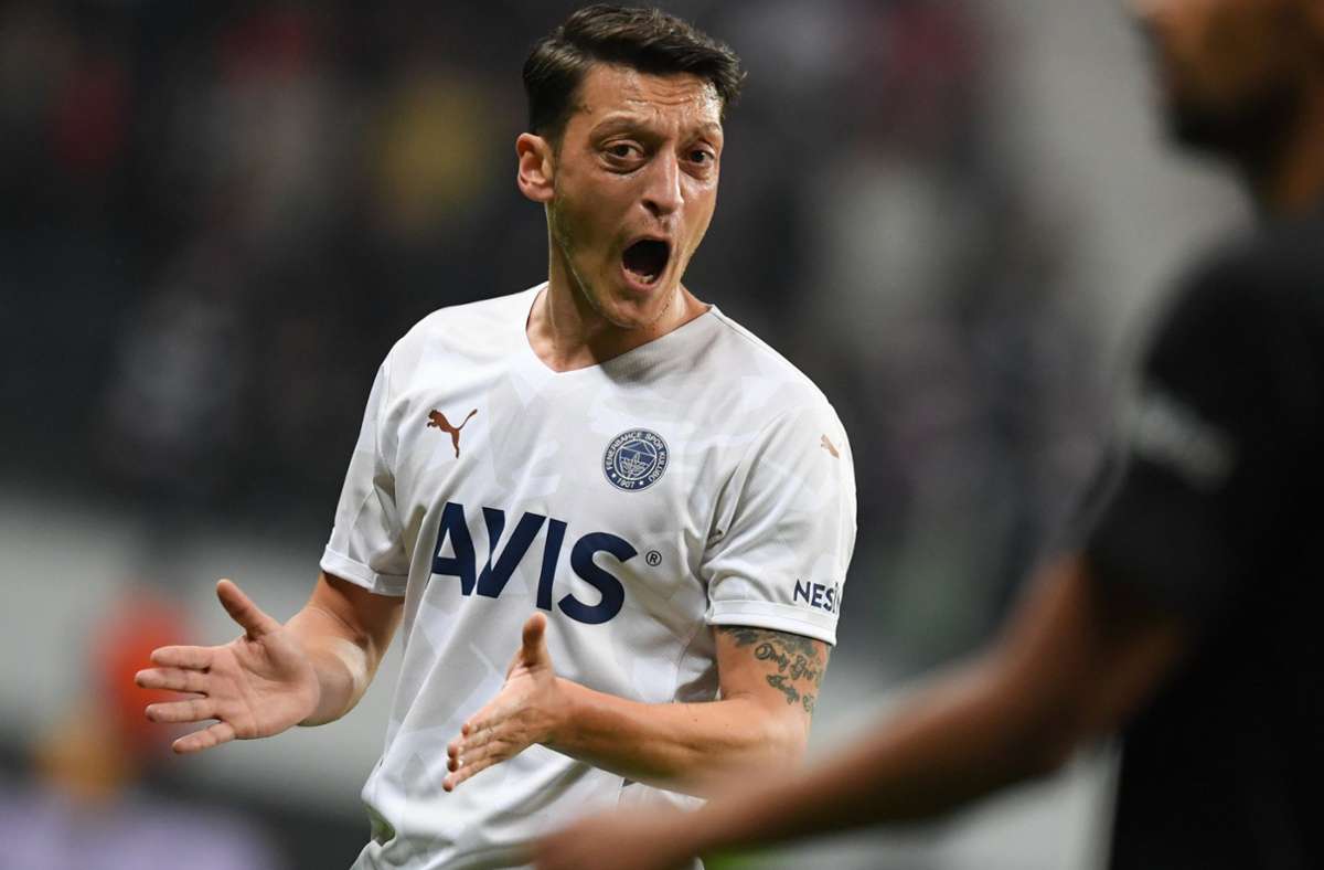 1:1 bei Eintracht Frankfurt: So lief die Rückkehr von Mesut Özil nach Deutschland