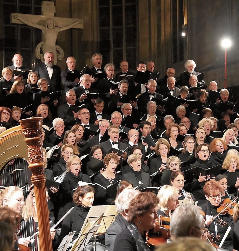 ESSLINGEN:  Der Philharmonische Chor beeindruckt am Volkstrauertag mit Brahms              -              Requiem           in der Frauenkirche: Auf nobler Spur