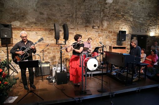 Im historischen Gewölbe der Schlosskapelle entfachten Isabelle Bodenseh und ihre Band ein musikalisches Feuerwerk. Foto:  