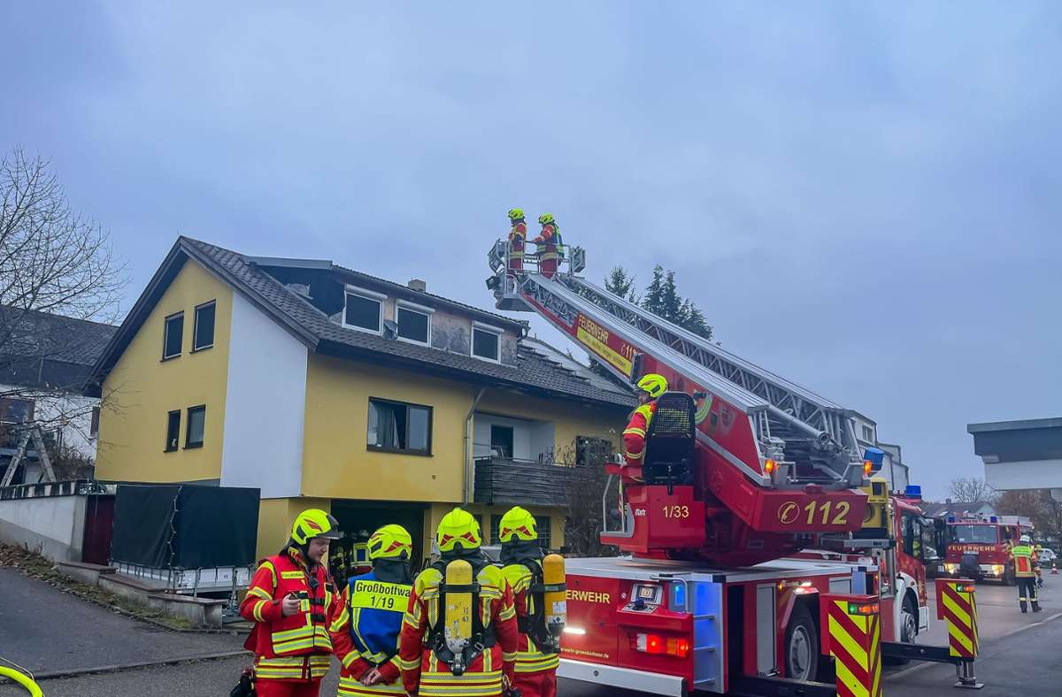 Gegen 8.30 Uhr soll das Feuer in dem Einfamilienhaus in Mundelsheim ausgebrochen sein.