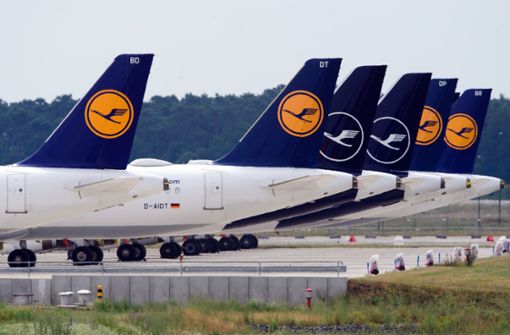 Die Flieger der Lufthansa sind startbereit – sie warten nur auf grünes Licht. Foto: dpa/Soeren Stache