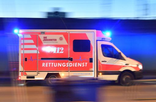 Pfefferspray könnte der Grund für 22 Verletzte in Karlsruhe sein. (Symbolbild) Foto: dpa/Boris Roessler