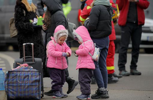 Viele Ukrainer sind seit einem Jahr in Deutschland. Vor allem Kindern fehlt es schwer, sich einzuleben und die Flucht und den Verlust ihrer Heimat zu verarbeiten. Foto: dpa/AP/Andreea Alexandru