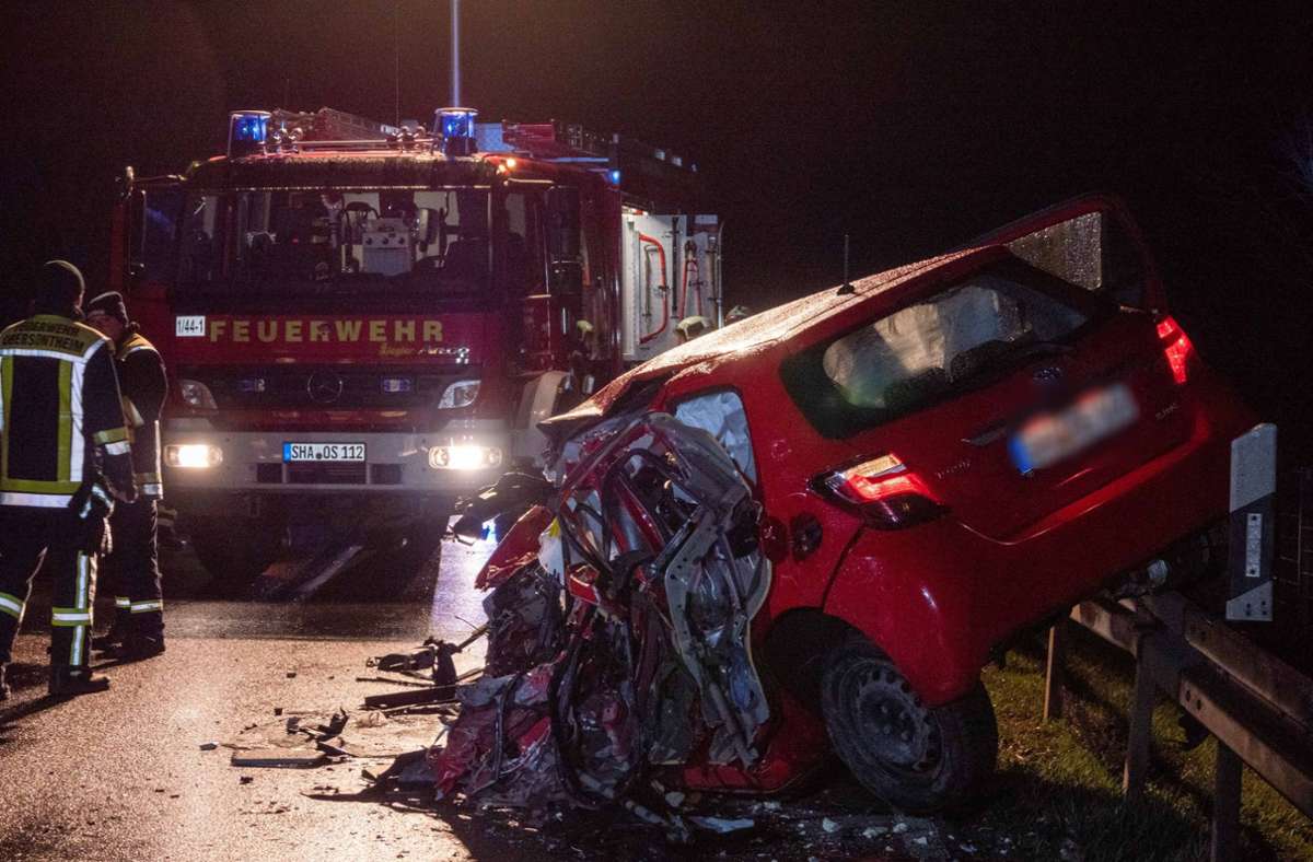 Germesheim: Unbekannter zerstört Auto auf Parkplatz von Hela-Baumarkt