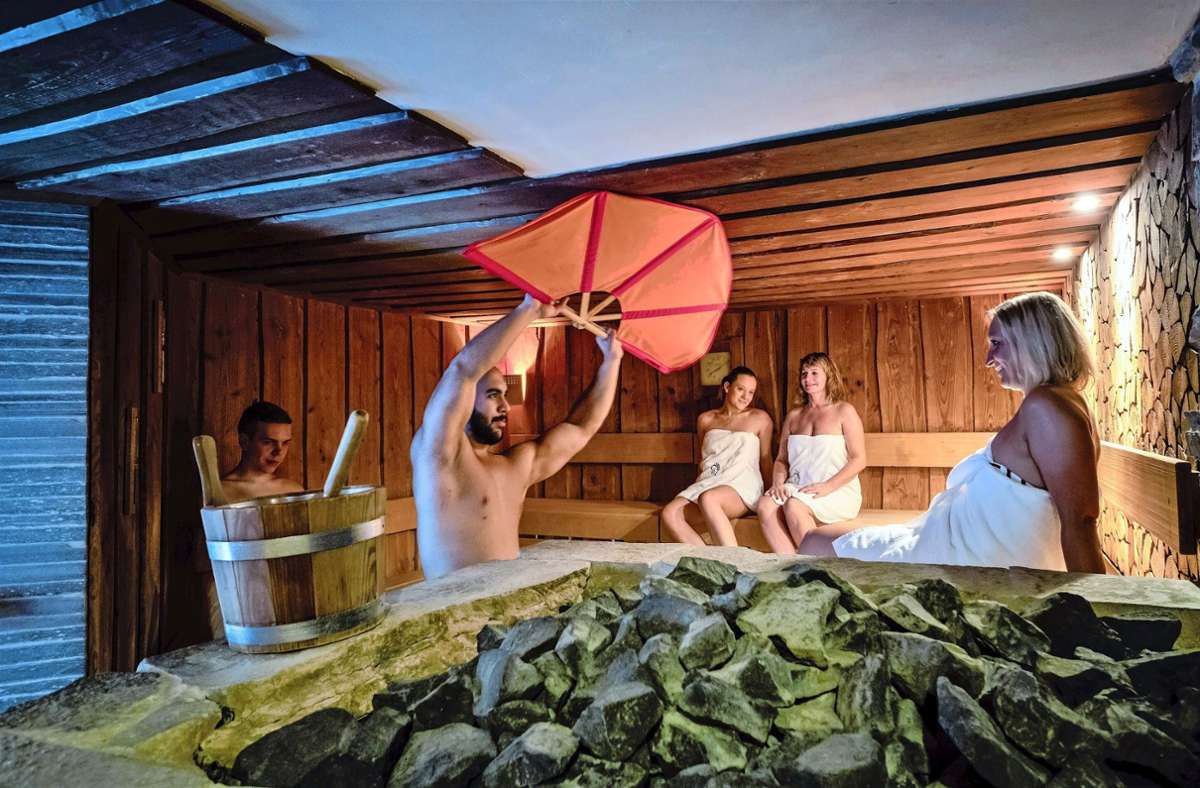 Statt die Sauna zu schließen, wie die Wernauer Bürgerliste beantragt hatte, soll die Wassertemperatur im Wellnessbereich und Hallenbad gesenkt werden. Foto: Thomas Gregor Stiller/oh