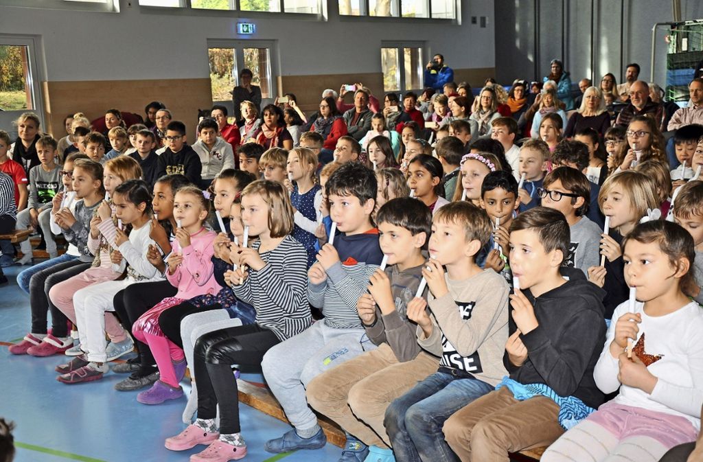 Beim Konzert „Die Zaubertröte“ musizieren die Lindenschüler eifrig mit: Mitmachkonzert „Die Zaubertröte“ in der Lindenschule Ostfildern