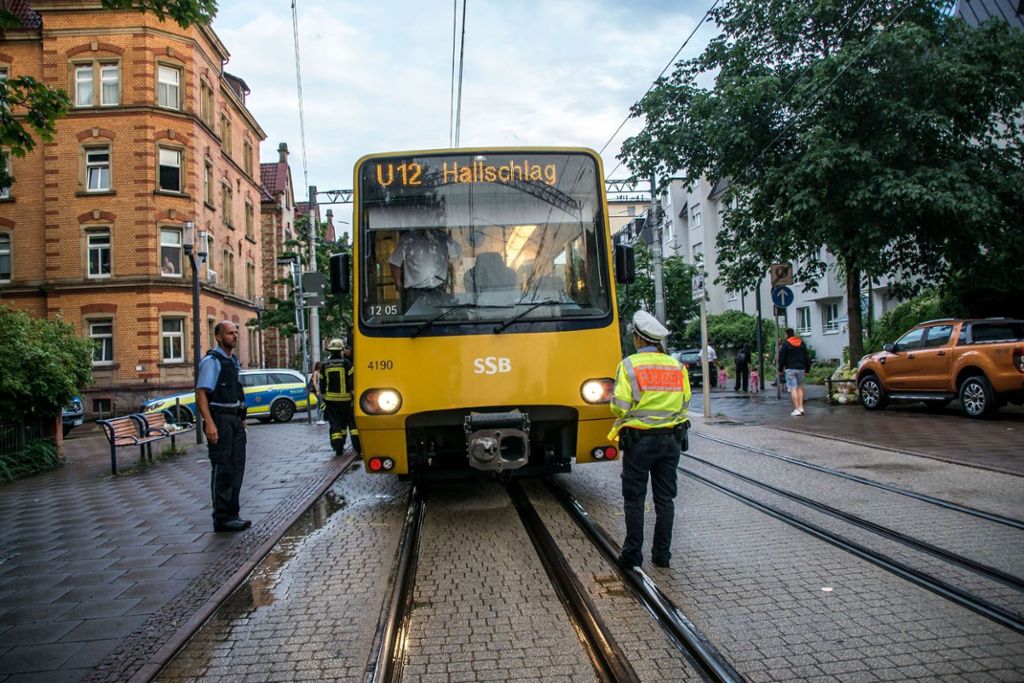 Kind von Stadtbahn in Stuttgart angefahren - Fahrer verprügelt